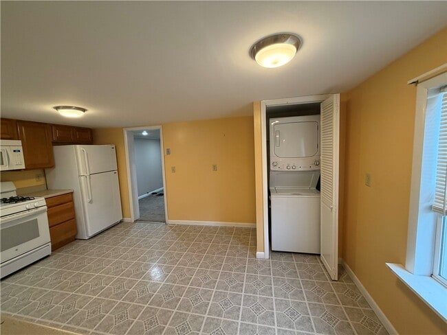 Building Photo - 24 Maynard Ave