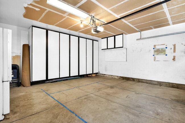 Building Photo - Move-In Ready 4-Bed, 3-Bath Gem in a Covet...