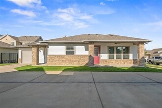 Building Photo - 8011 Orizzonte St
