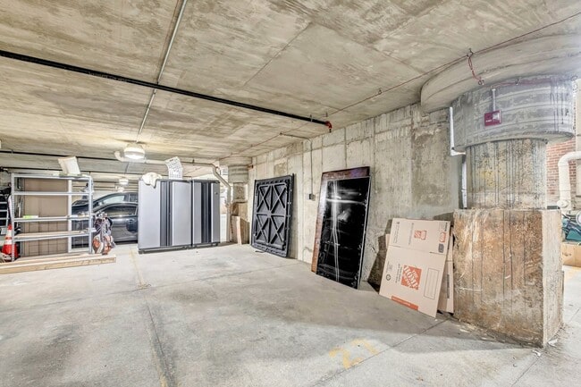 Building Photo - Beautiful 2-bedroom loft with garage parking, and community room with swimming pool!