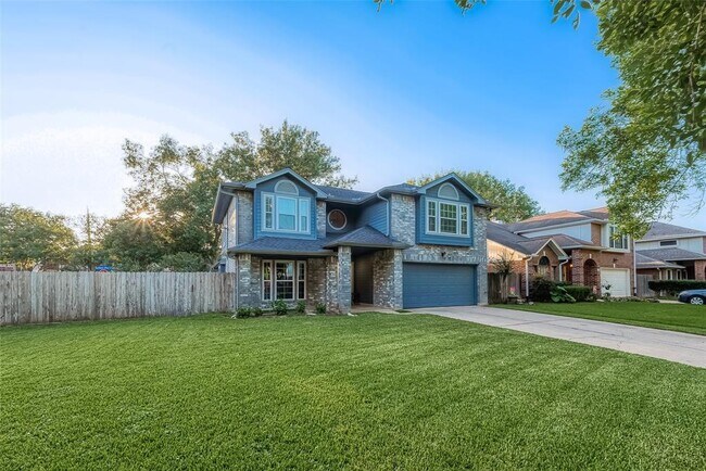 Building Photo - 2122 Courtshire Ln