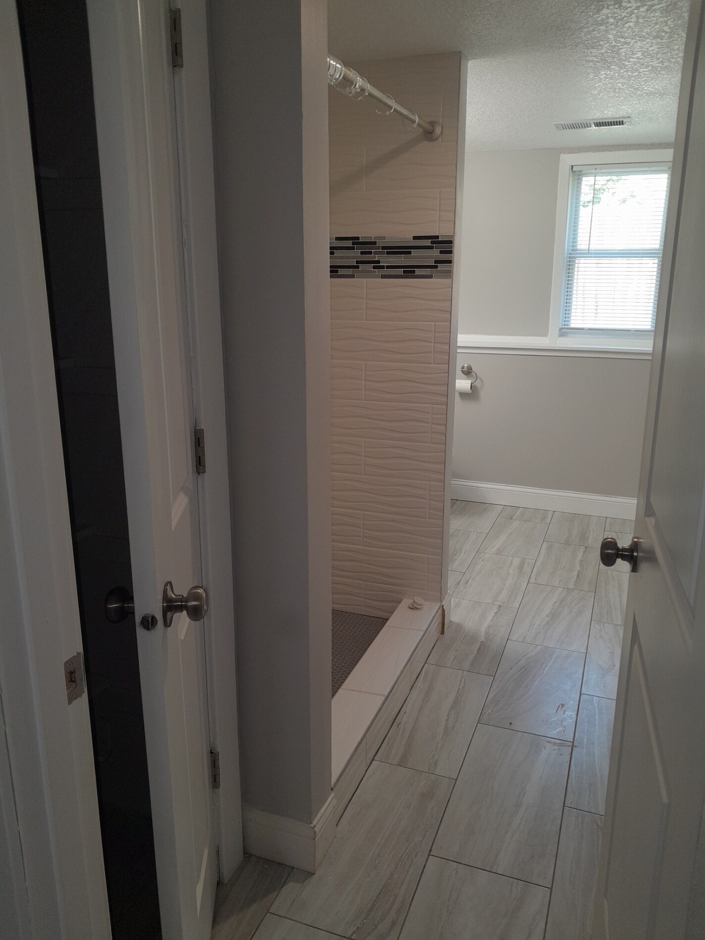 Building Photo - 15423 Trillium Cir