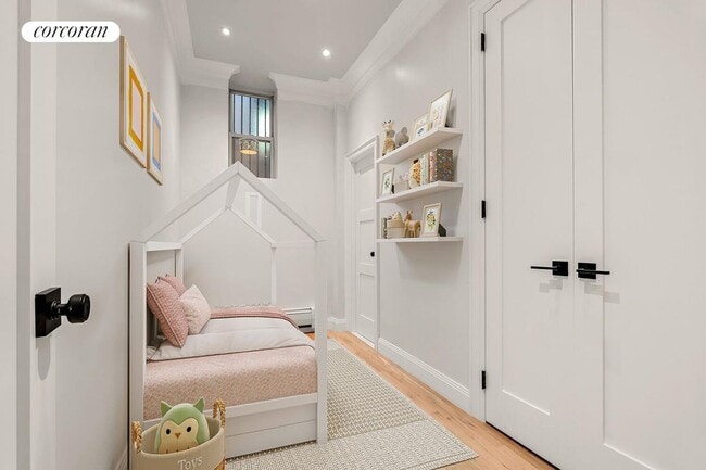 Building Photo - 6 E 65th St