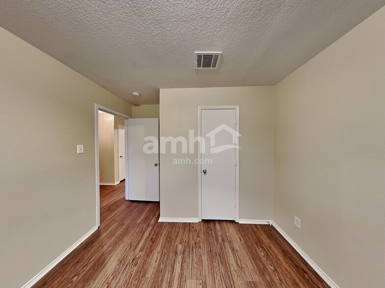 Building Photo - 126 Jennings Dr