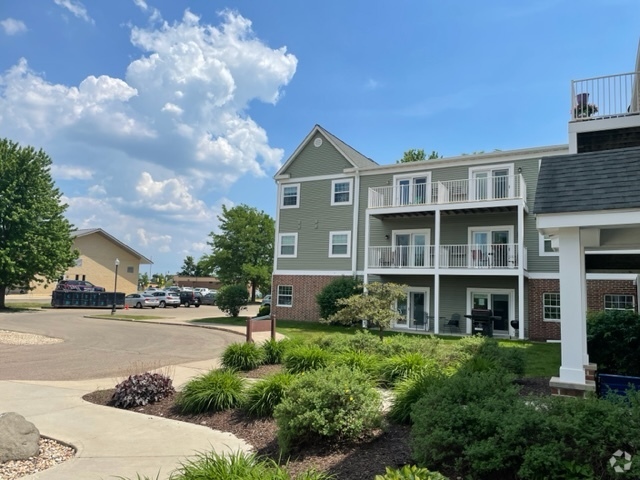 Building Photo - Waunakee Country View