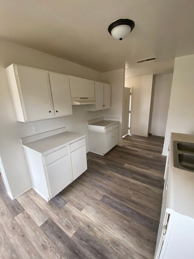 Building Photo - 3/1 in Shelby, NC close to Hwy 74 and uptown Shelby