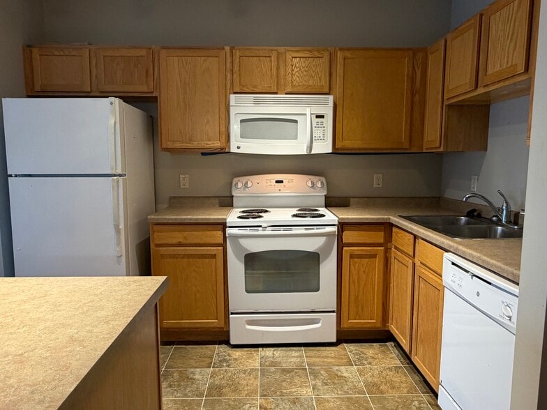 Building Photo - Emerson Hills Apartments