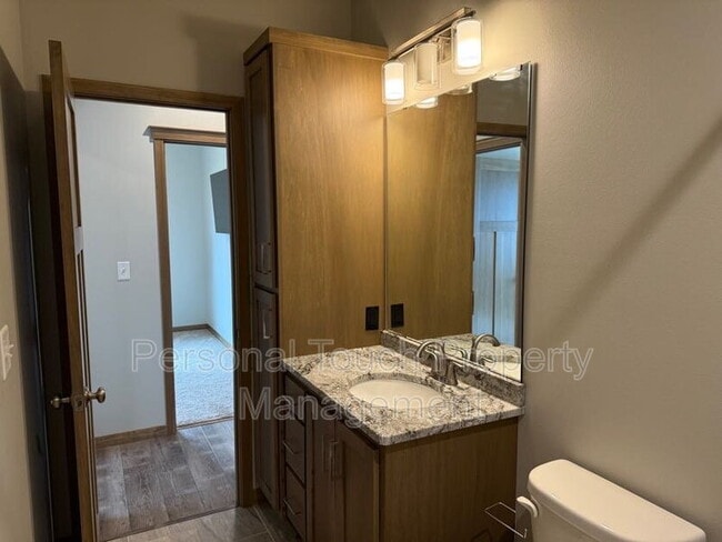 Building Photo - 7352 Eagle Point Dr S