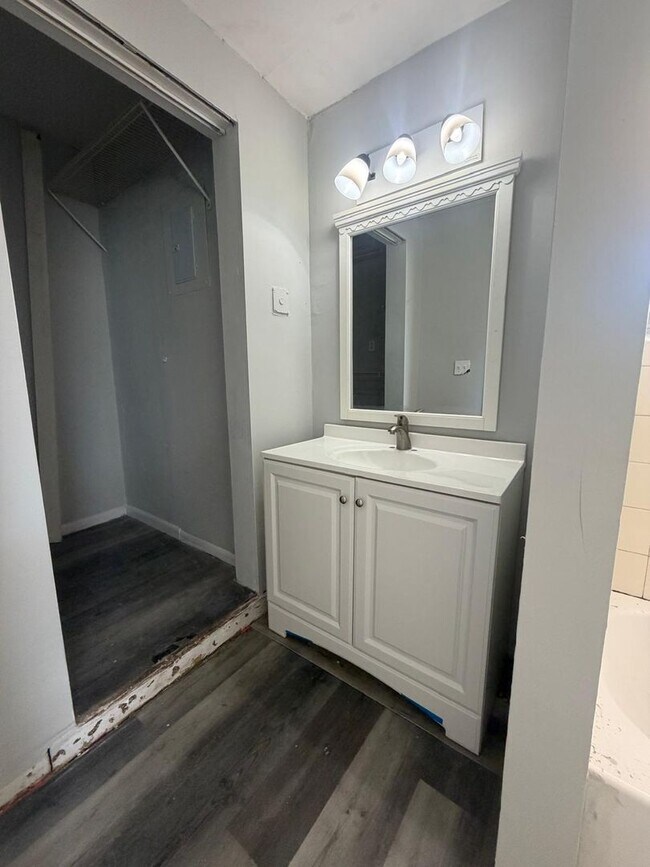 Building Photo - 2038 SW 12th Ct