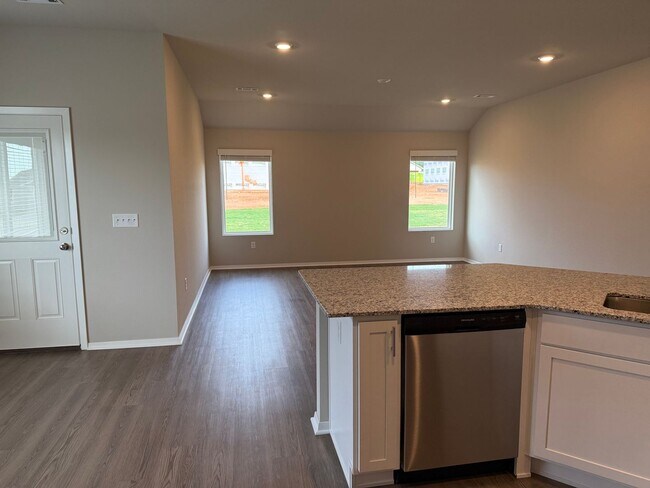 Building Photo - Charming 3-Bed, 2-Bath Home with Open Floo...