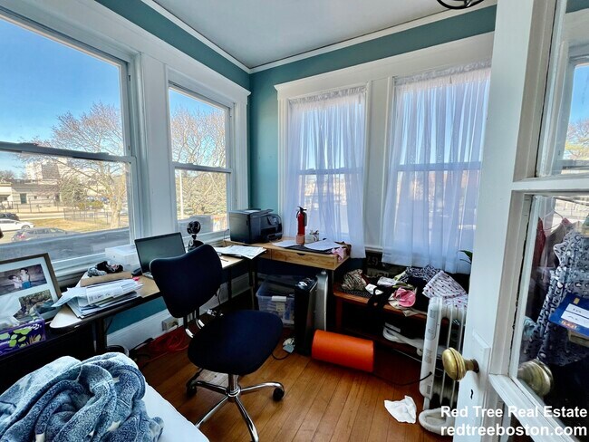 Building Photo - 8 Perkins St