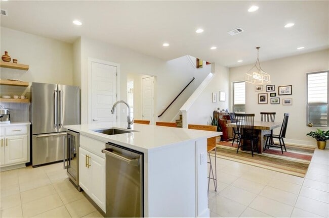 Building Photo - 1508 Arcilla St