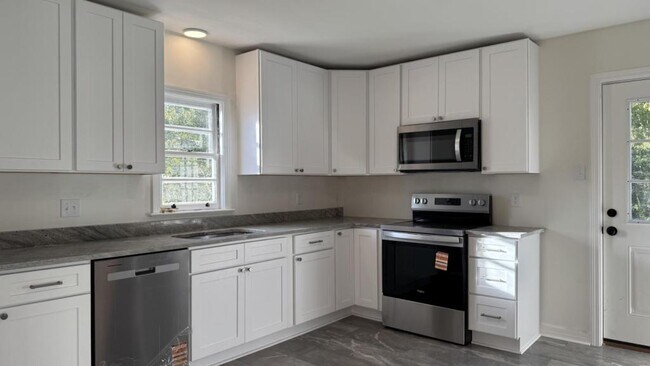 Building Photo - 106 48th St