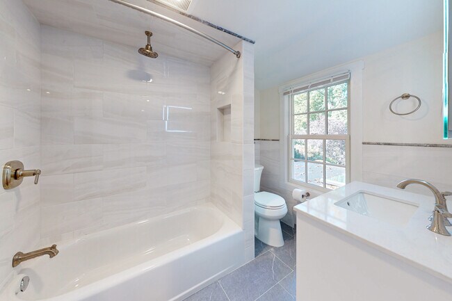 Building Photo - 88 5 Mile River Rd