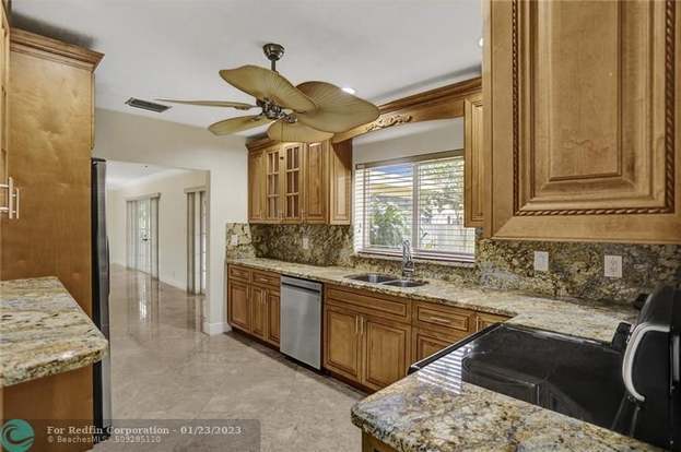Building Photo - 361 SW 60th Ave