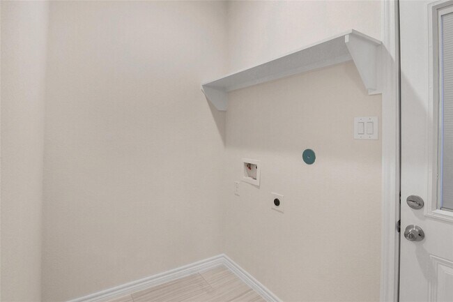 Building Photo - 16980 W Ivanhoe St