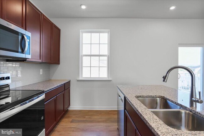 Building Photo - 64 Stafford Pl