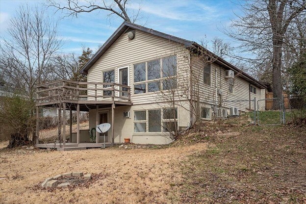 Building Photo - 196 Lakeview Dr