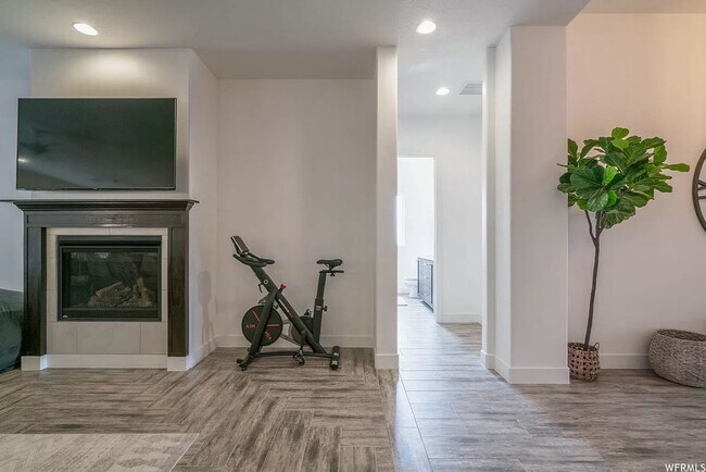 Building Photo - PETS ALLOWED!  Spacious & Modern 3-Bedroom Home for Rent Near Sand Hollow Reservoir