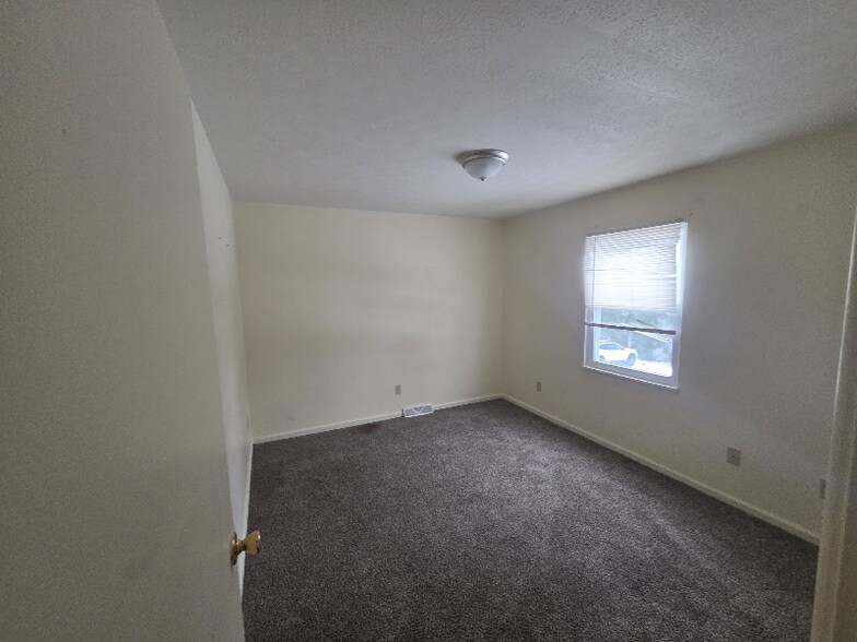 Building Photo - 423 Mathews Rd