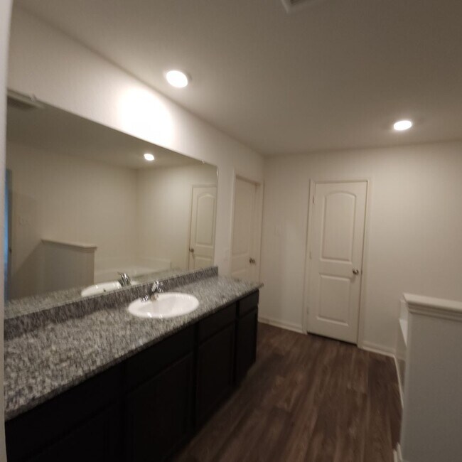 Building Photo - 3006 Citron Garden