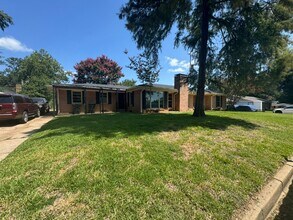 Building Photo - Coming Soon: Spacious 3 Bedroom 2 Bath-Hom...