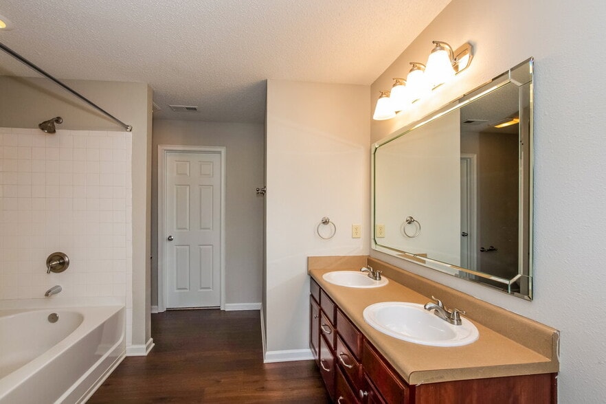 Building Photo - 719 Capstone Ave