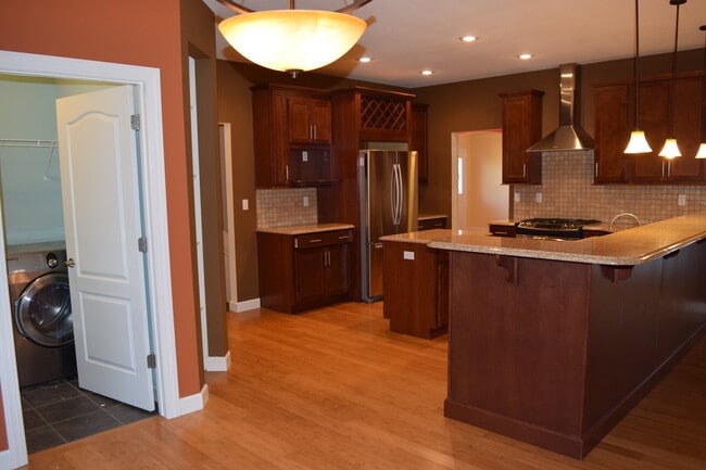 Building Photo - Gorgeous Home Located in Osage Hills Subdivision