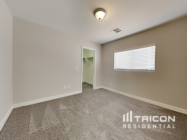 Building Photo - 11514 W Larkspur Rd