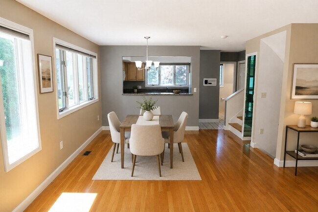 Building Photo - 701 Sherwood Forest Ln