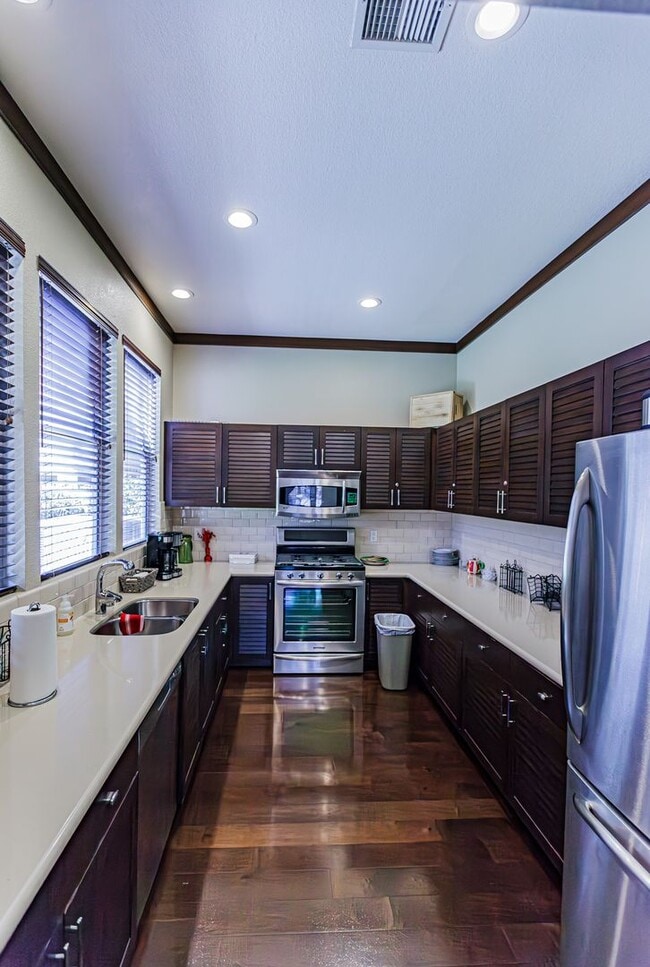 Building Photo - Green Valley Condo