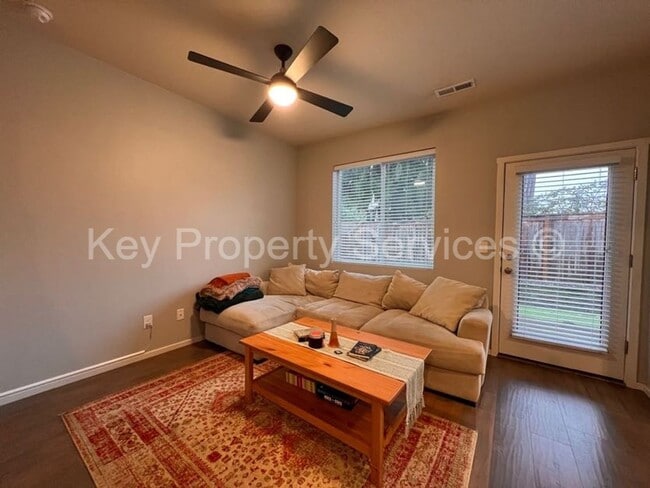 Building Photo - Stunning Hazel Dell Two-Story with High End Appliances