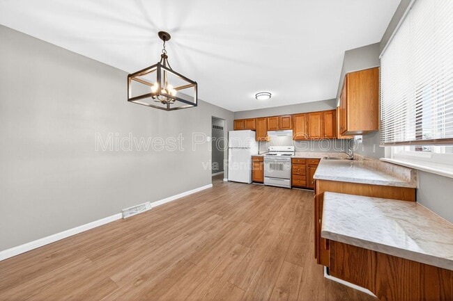 Building Photo - 1810 Swallow Ln