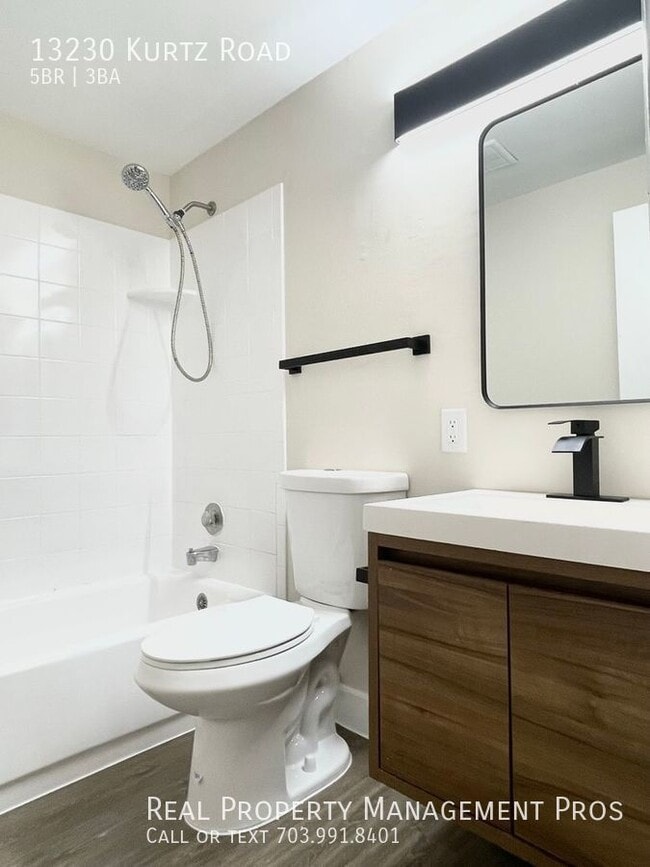 Building Photo - FIVE BEDROOM THREE FULL BATH!  UPDATES GAL...