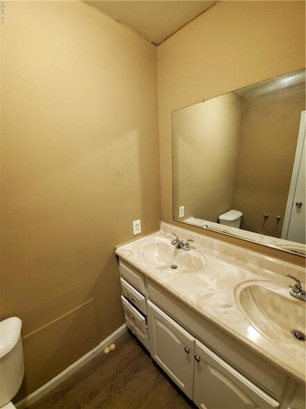 Building Photo - 1536 W 40th St