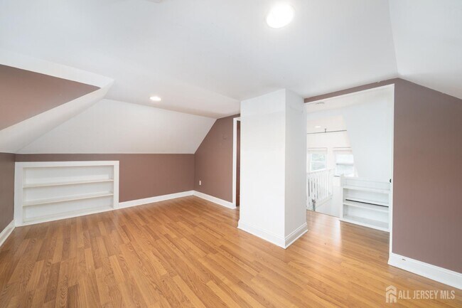 Building Photo - 351 Somerset St