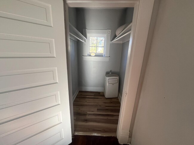 Building Photo - 1106 Early St