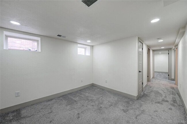 Building Photo - Stunning remodel in the beautiful Potter Highlands! 5 bedrooms 3.5 baths!