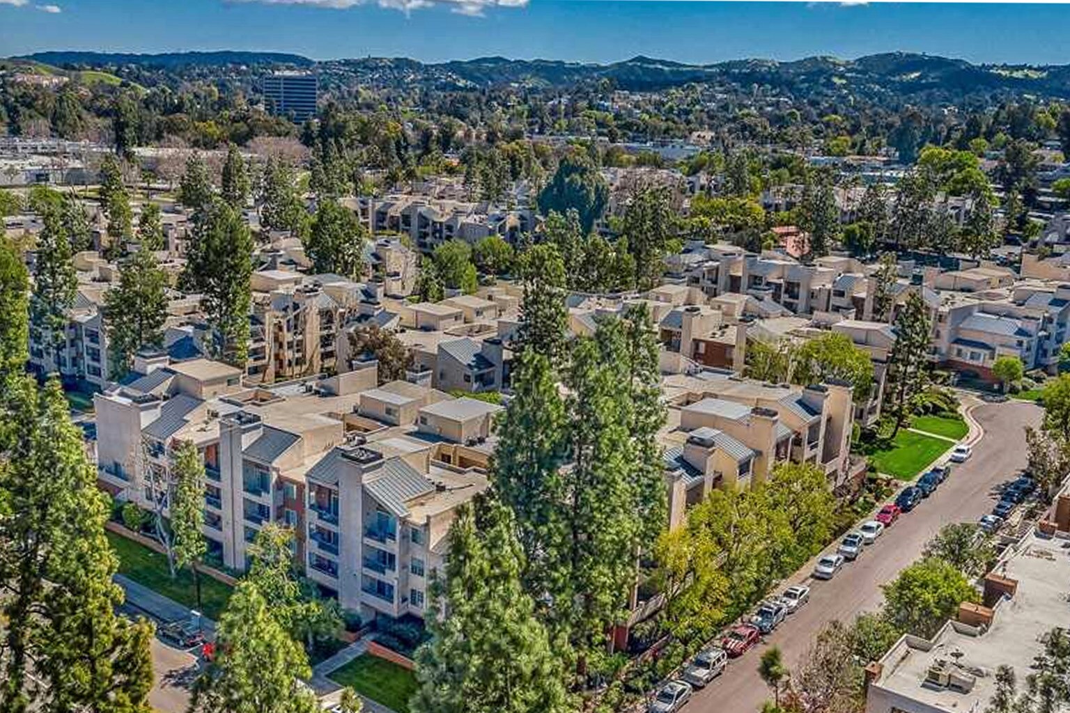 Building Photo - 5525 Canoga Ave