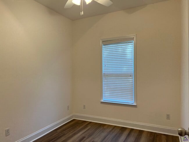 Building Photo - 400 Manchester Ln