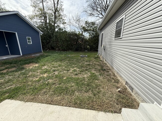 Building Photo - 1009 W Main St