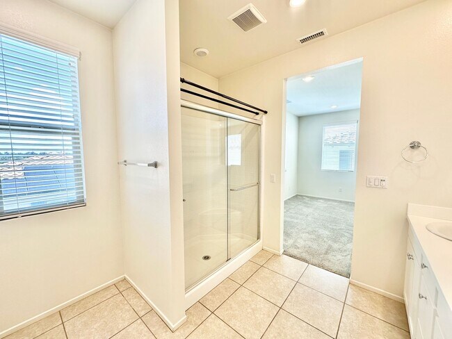 Building Photo - Lovely, Light & Bright, Two-Story, Detached Home in the Desirable Wildgrove Community of Vista!