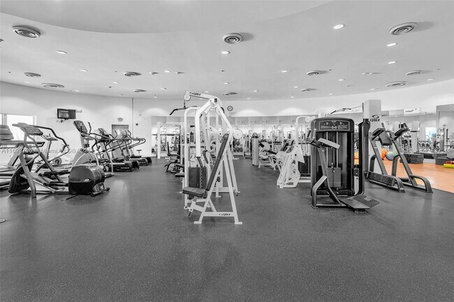 Building Photo - 5600 Collins Ave