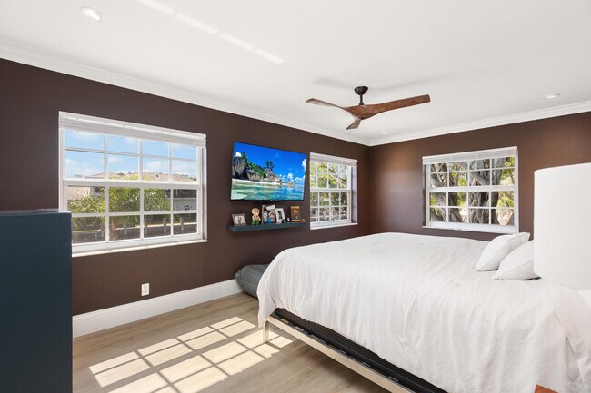 Building Photo - 6515 Bay Club Dr