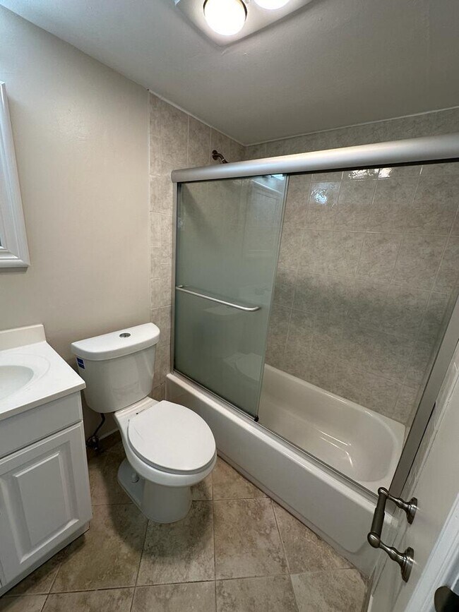 Building Photo - 9949 Sandalfoot Blvd