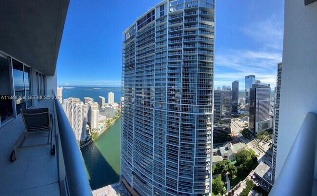 Building Photo - 475 Brickell Ave