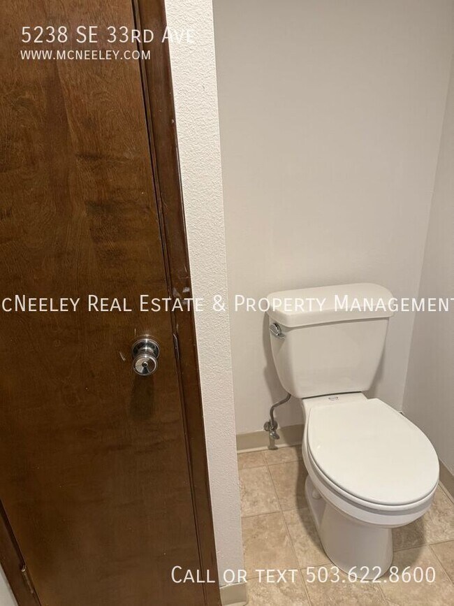 Building Photo - 5238 SE 33rd Ave