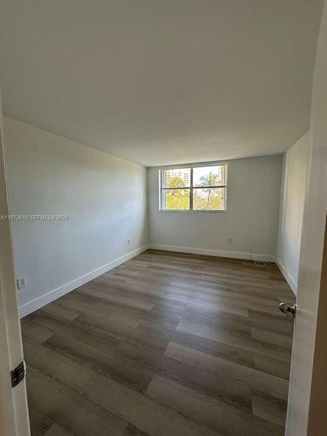 Building Photo - 210 Seaview Dr