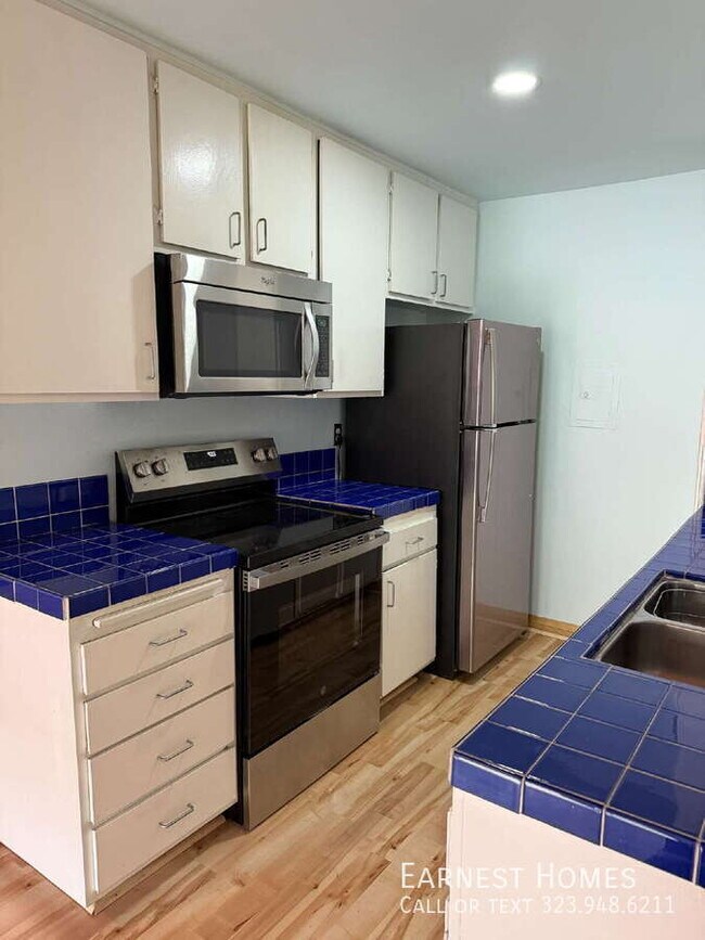 Building Photo - 5460 White Oak Ave