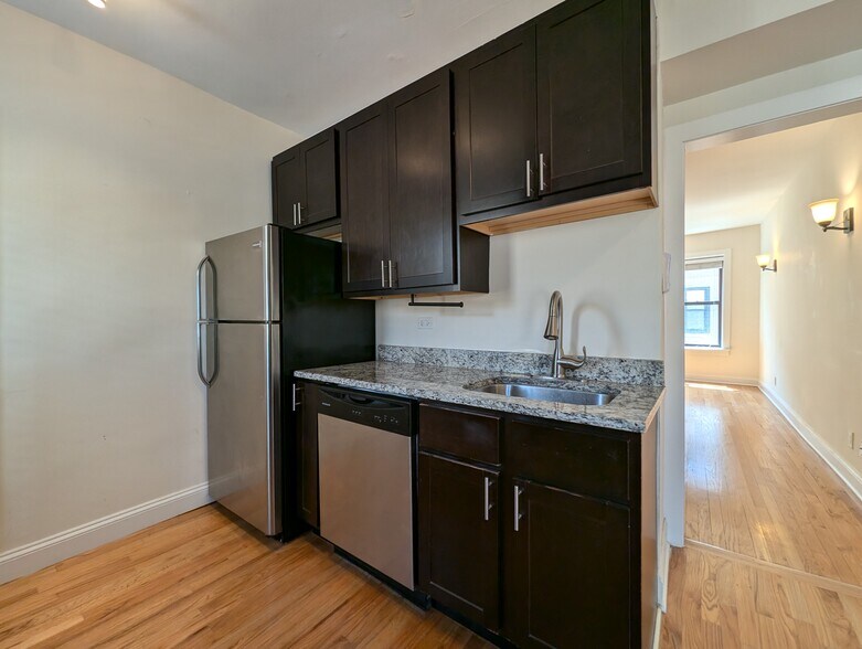 Building Photo - 4036 N Ashland Ave